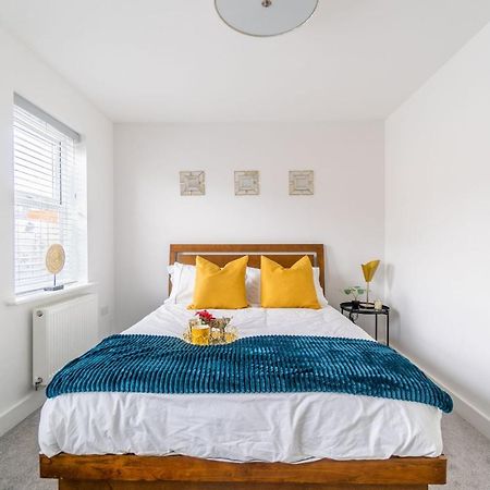 Stylish 4 Bed Family Home At Madejski, Reading University Luaran gambar