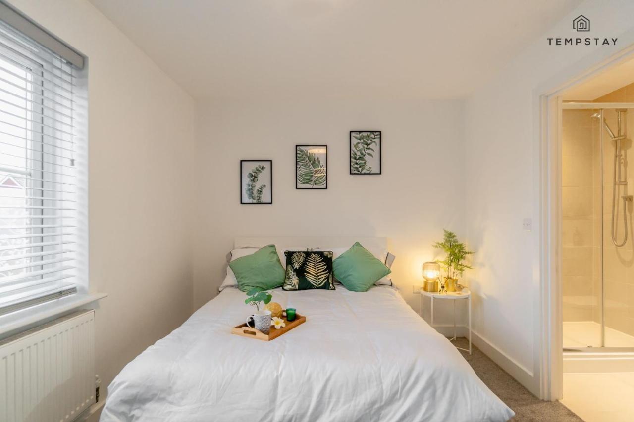 Stylish 4 Bed Family Home At Madejski, Reading University Luaran gambar