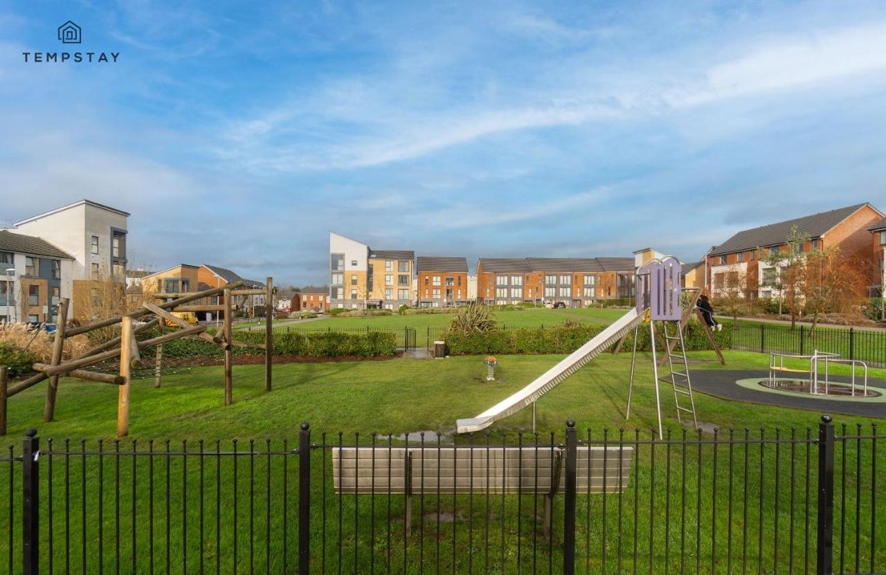 Stylish 4 Bed Family Home At Madejski, Reading University Luaran gambar