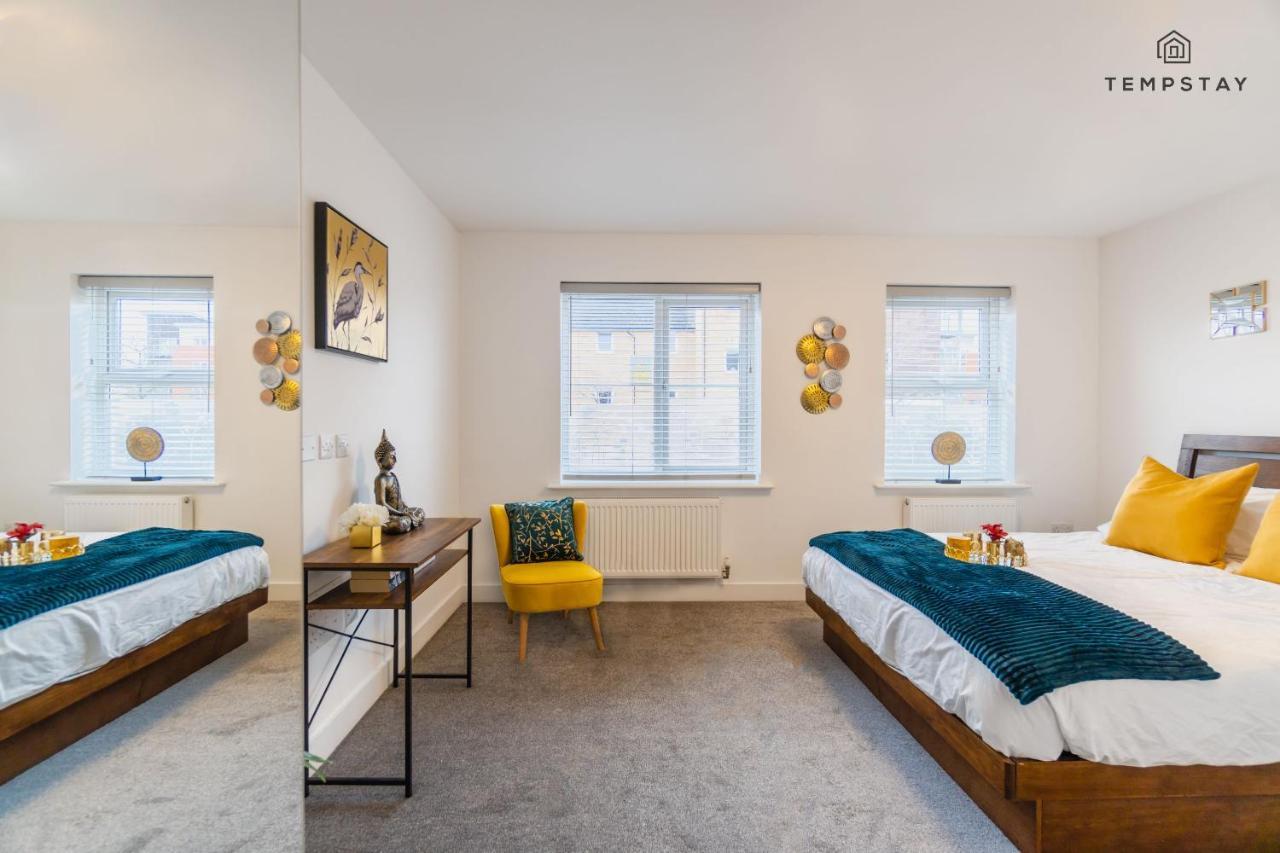 Stylish 4 Bed Family Home At Madejski, Reading University Luaran gambar