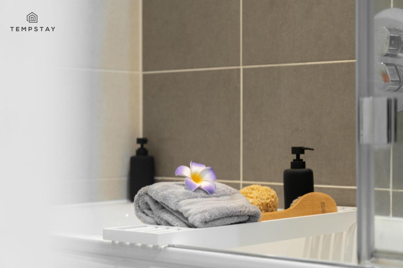 Stylish 4 Bed Family Home At Madejski, Reading University Luaran gambar