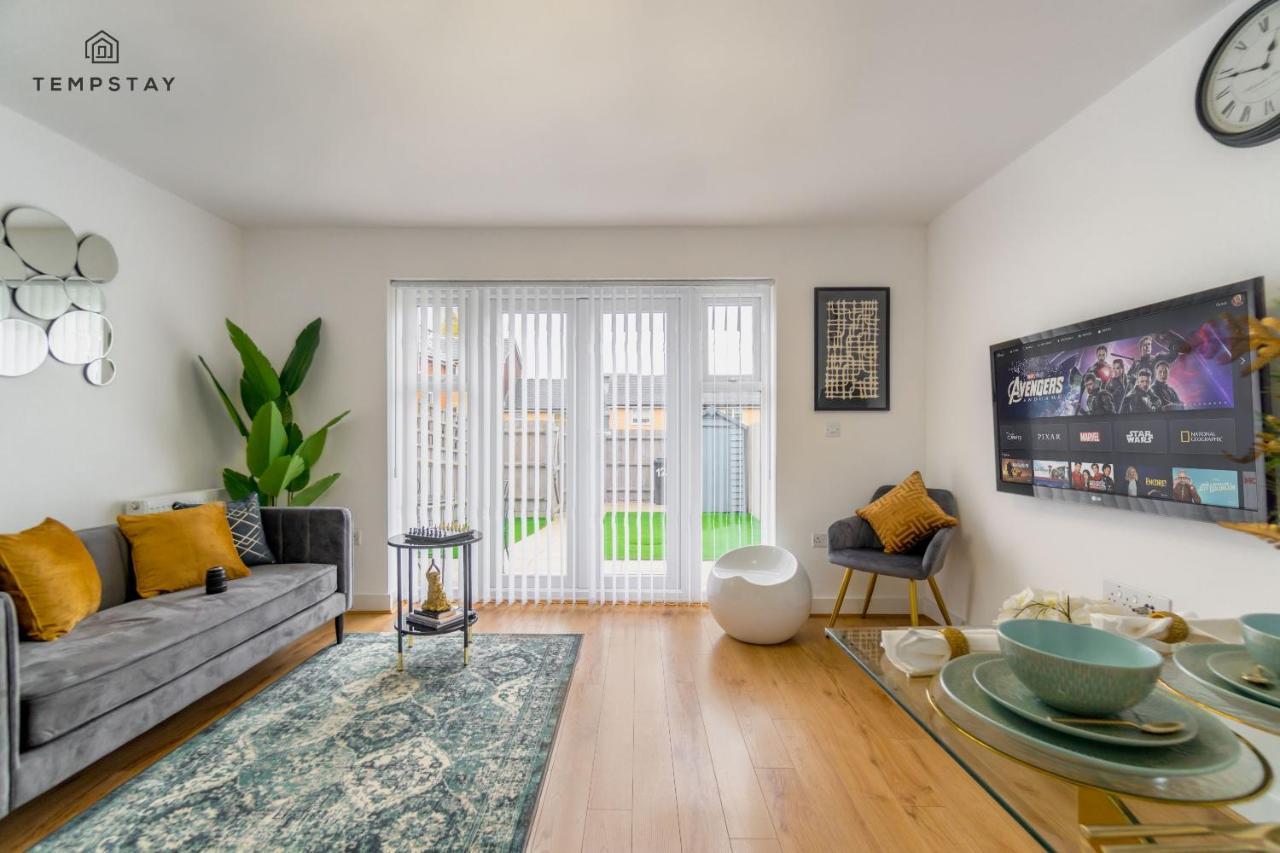 Stylish 4 Bed Family Home At Madejski, Reading University Luaran gambar