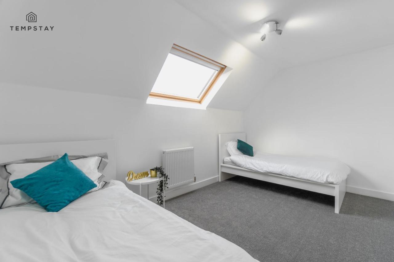 Stylish 4 Bed Family Home At Madejski, Reading University Luaran gambar