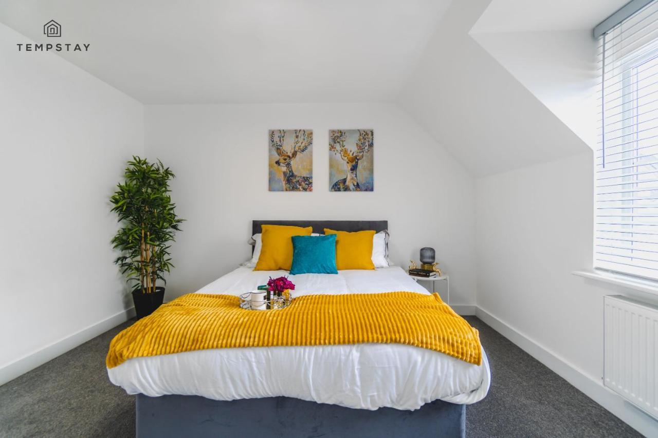 Stylish 4 Bed Family Home At Madejski, Reading University Luaran gambar
